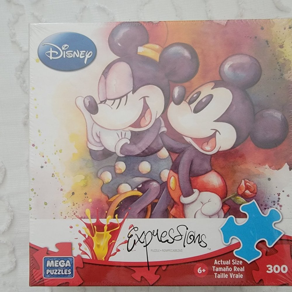 Disney Expressions A Rose for Minnie 300 pc puzzle Brand New!